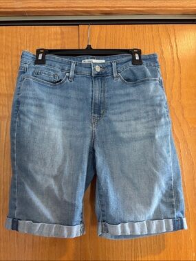 Levi Strauss Signature Gold Bermuda 
Jean Shorts, light blue
6 W28